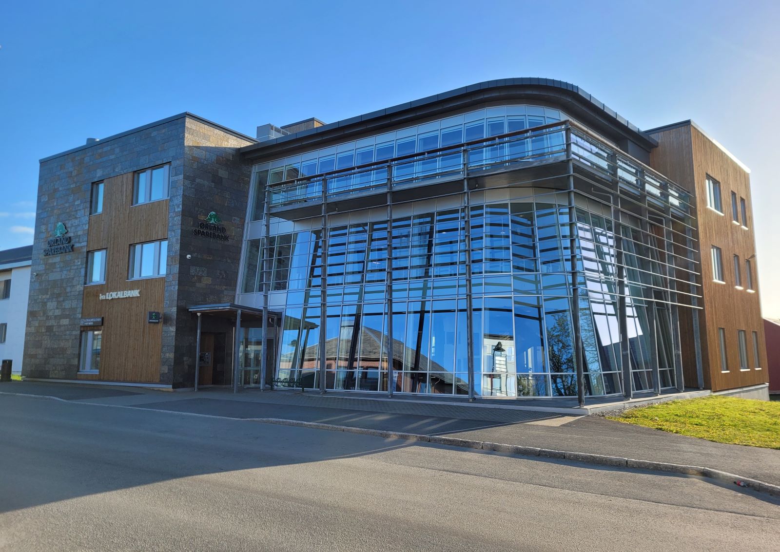 rland Sparebank med lokalbank og lokalmegleren